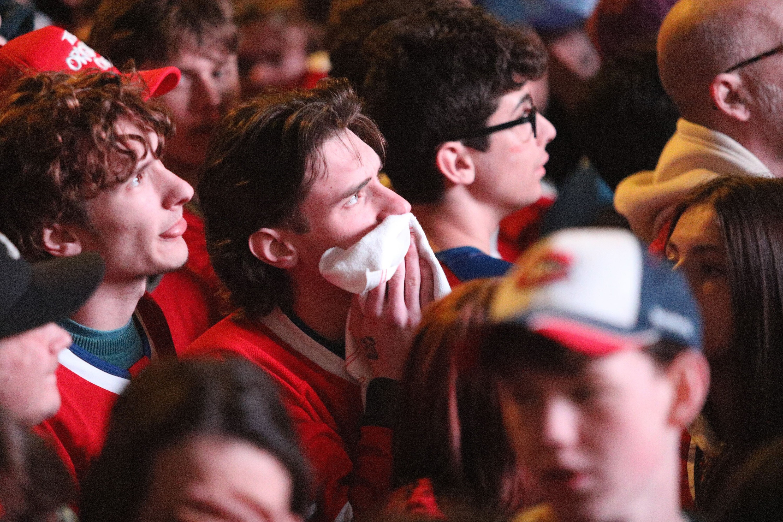 Crowd of Canadiens fans