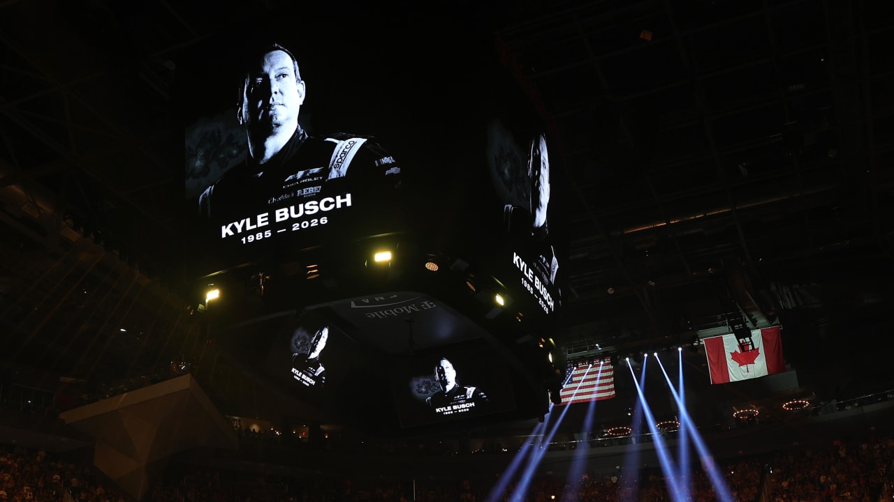 Golden Knights hold pregame moment of silence for Busch