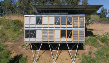 Chilean housing prototype separates structure from enclosure