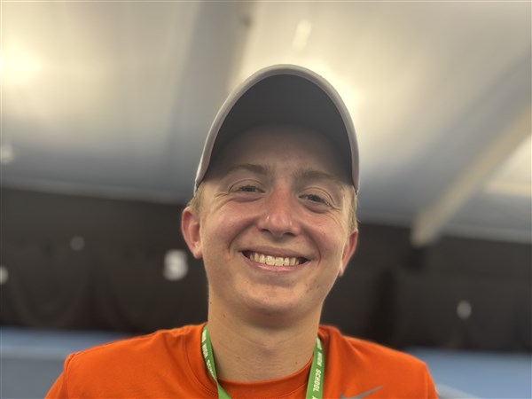 Southview’s Vens, Central Catholic’s MacDonald take home tennis district titles
