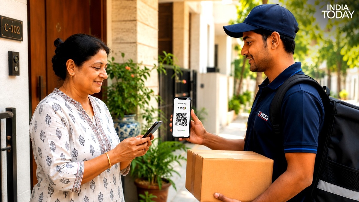 indian woman paying via UPI