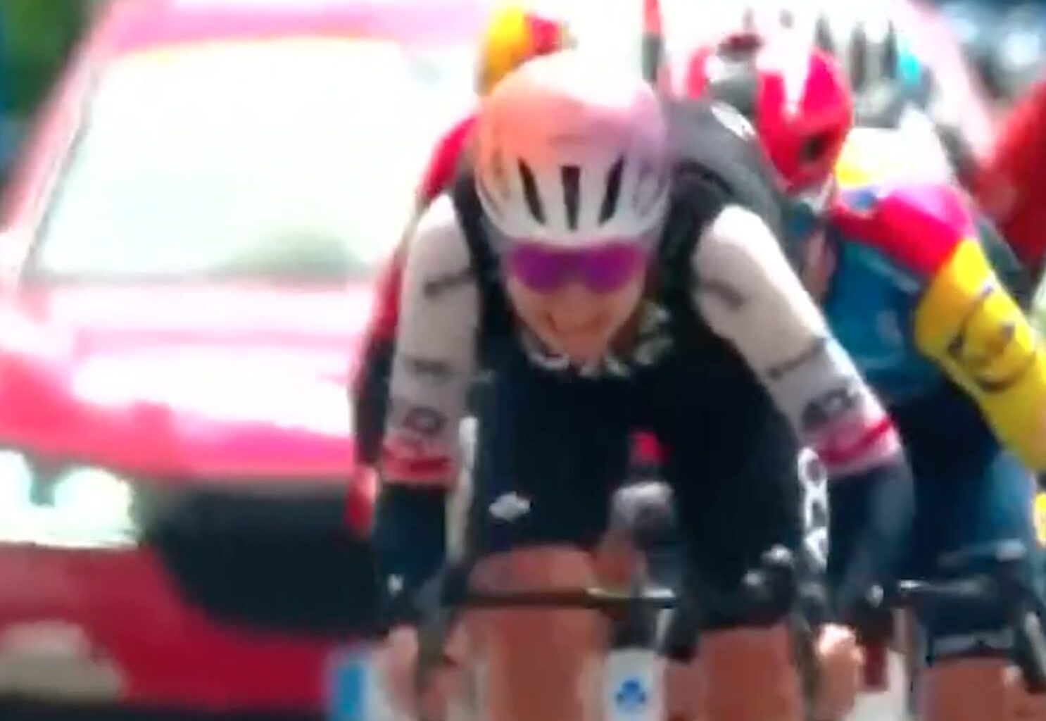 Late breakaway holds off peloton at the line for Itzulia Women's win