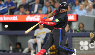 Blue Jays take advantage of timely hits, Pirates' errors for third straight win