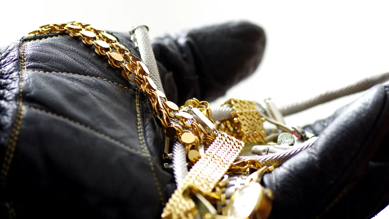 Jewelry stolen in distraction thefts north of Brampton lead to police warning
