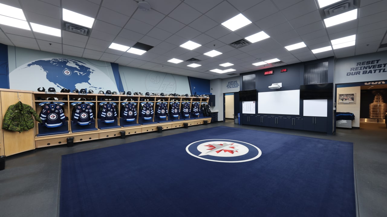 Winnipeg Jets dressing room stalls up for auction
