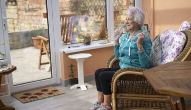 A physical therapist says a weak upper body is a telltale sign that you will age poorly—here’s how he recommends you fix it