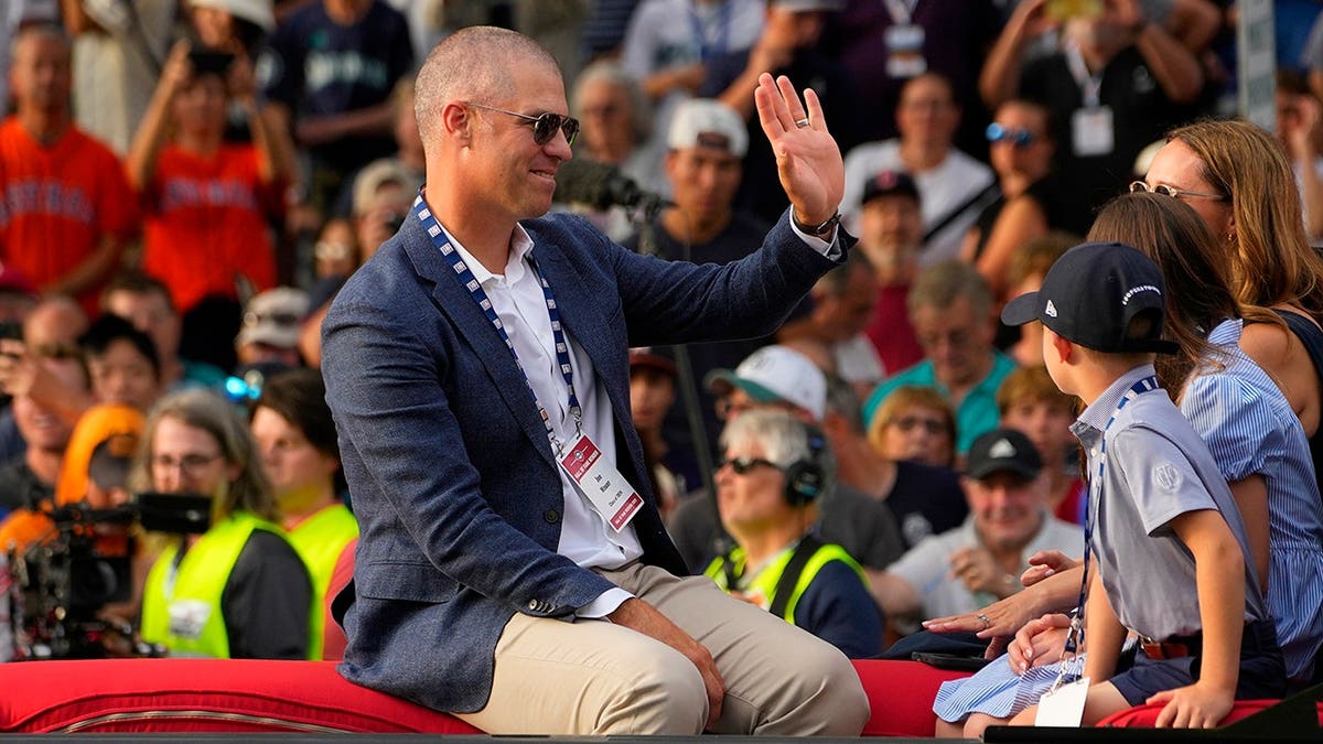 Hall of Famer Joe Mauer waving to crowd at National Baseball Hall of Fame
