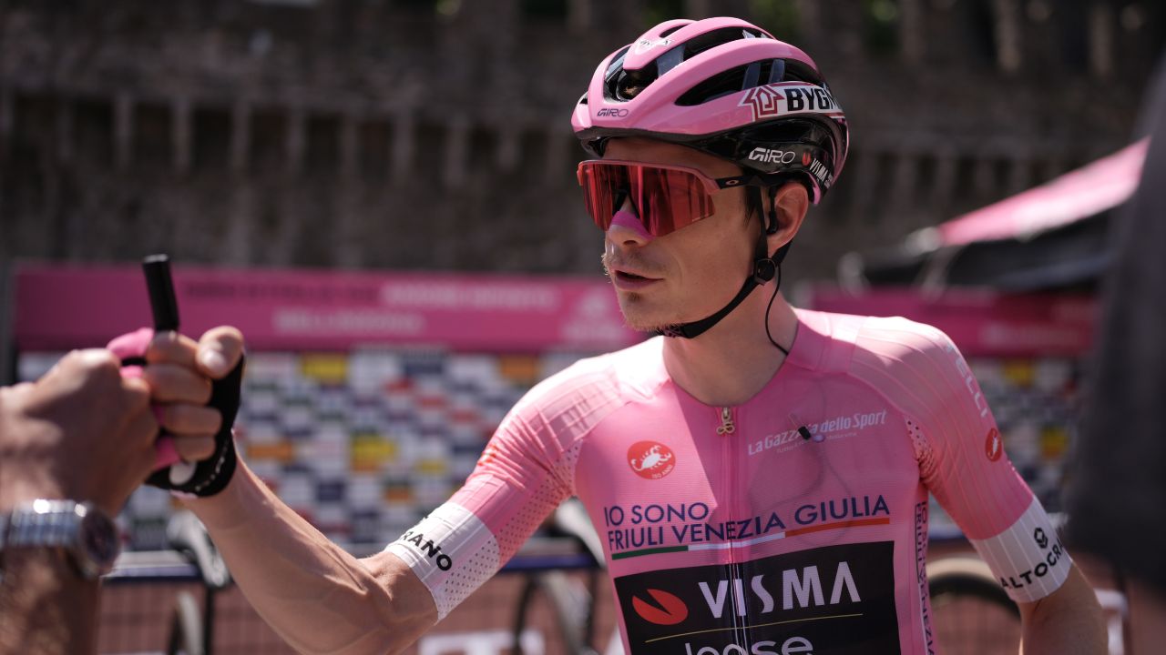 Vingegaard stretches Giro lead with fourth summit win