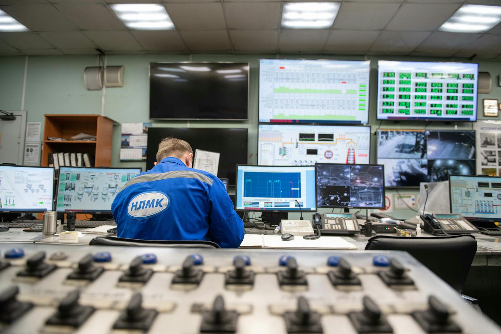 JPL mission control room