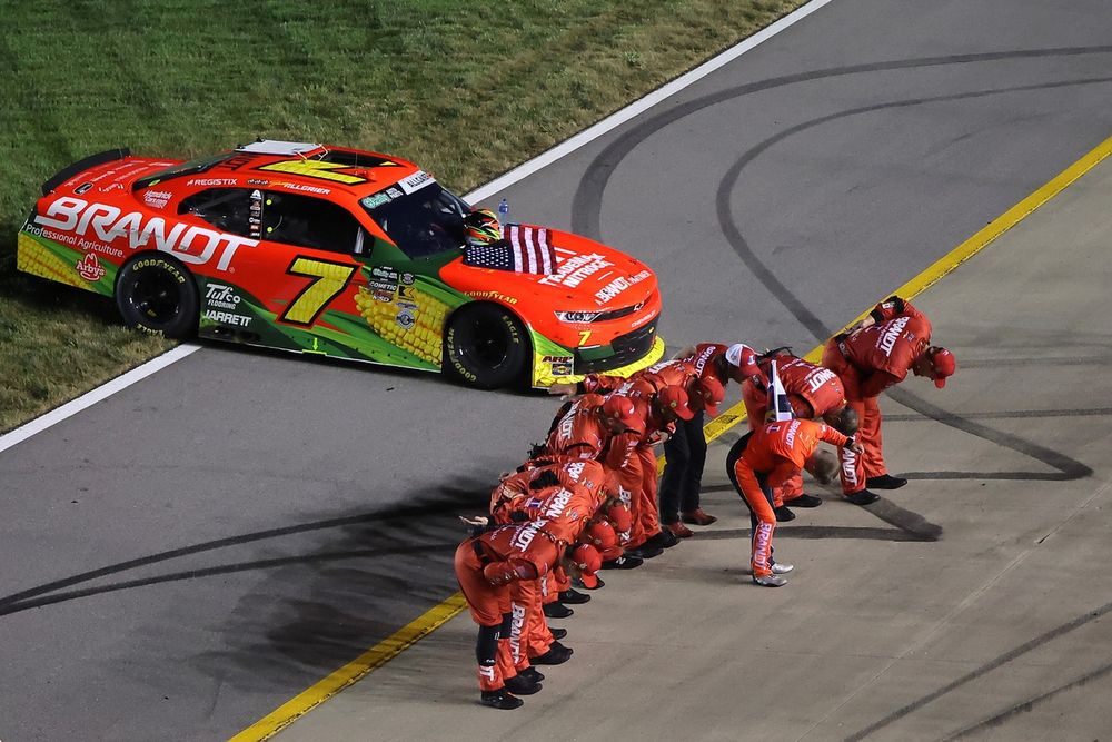 Justin Allgaier and winning team bow in honor of Kyle Busch, No. 7 JR Motorsports Chevrolet