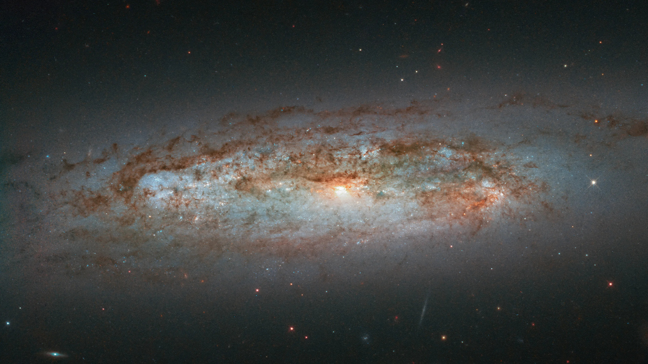 A galaxy shrouded in cosmic gas.