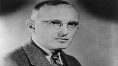 In 1933, Bell Labs engineer Karl Jansky followed a faint radio hiss, and this discovery opened the door to radio astronomy