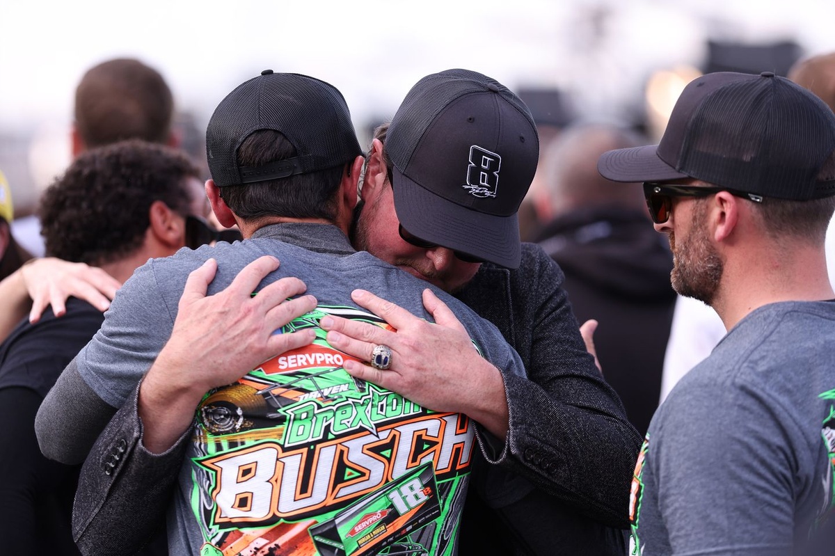 Winners and losers from a somber and emotional Coca-Cola 600