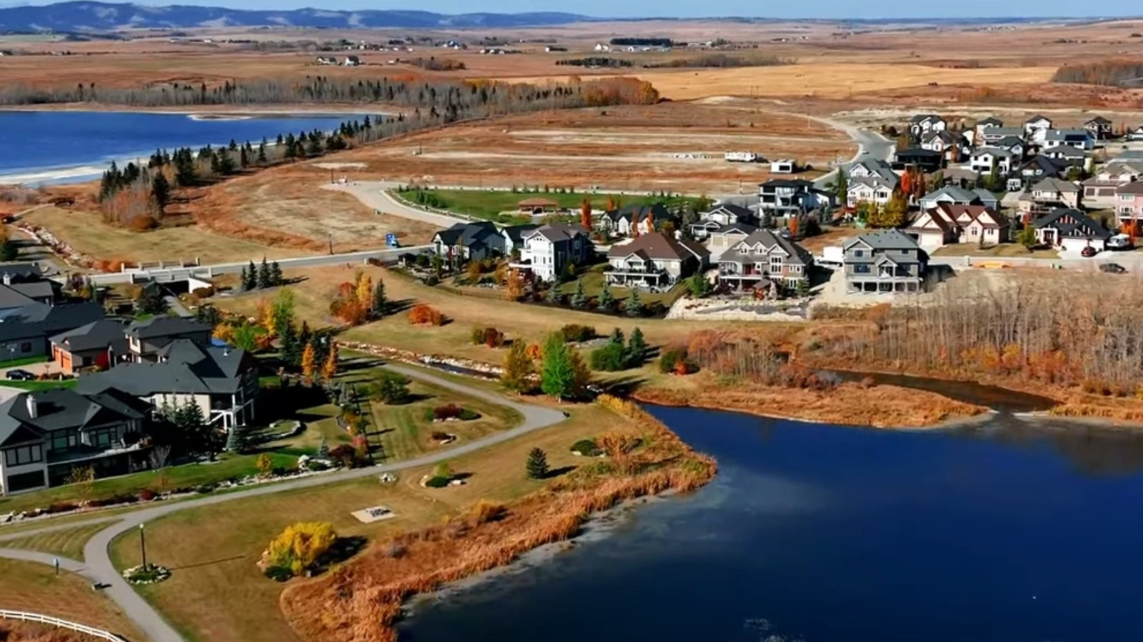 Canada's Scenic Riverside Town Is A Crowd-Free Getaway With Stunning Parks, Shops, And Breweries Near Calgary