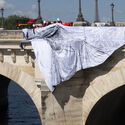 Installation of La Caverne du Pont Neuf. Paris, May 2026. Image © Eléa Jeanne Schmitter / Atelier JR Street Artist JR Installs an Inflatable Cave on Paris' Pont Neuf in Tribute to Christo and Jeanne-Claude - Image 3 of 22