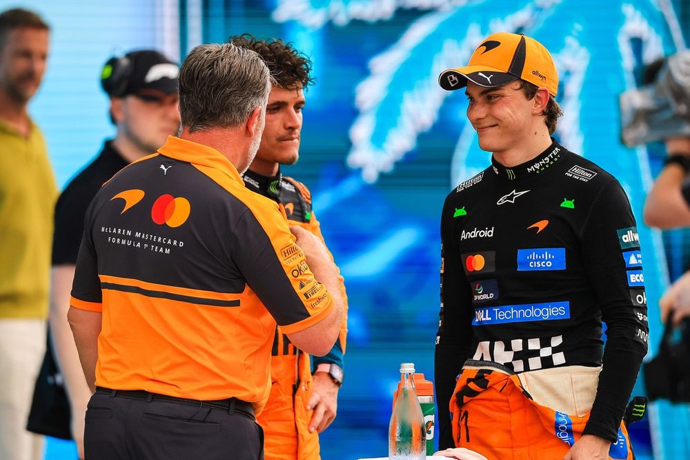 Lando Norris, McLaren, Oscar Piastri, McLaren, Zak Brown, McLaren