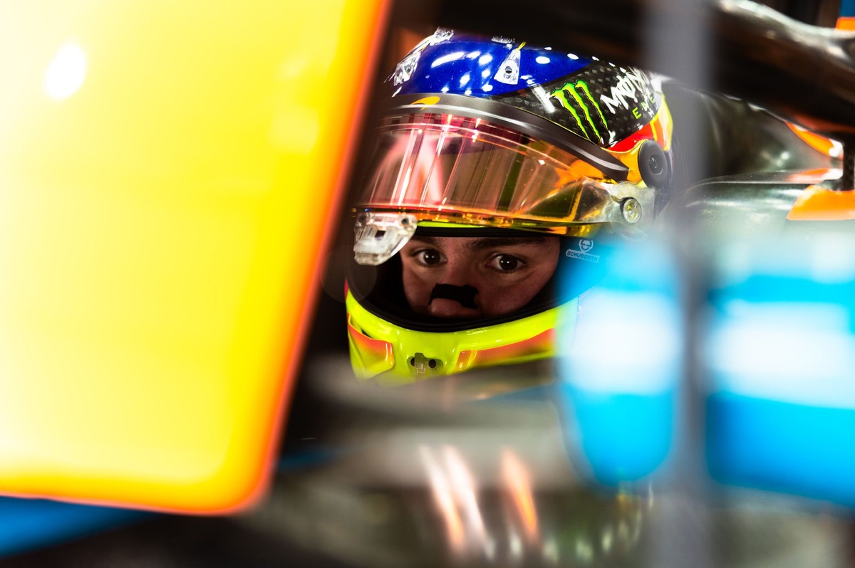 F2 champion Leo Fornaroli tests McLaren F1 car again