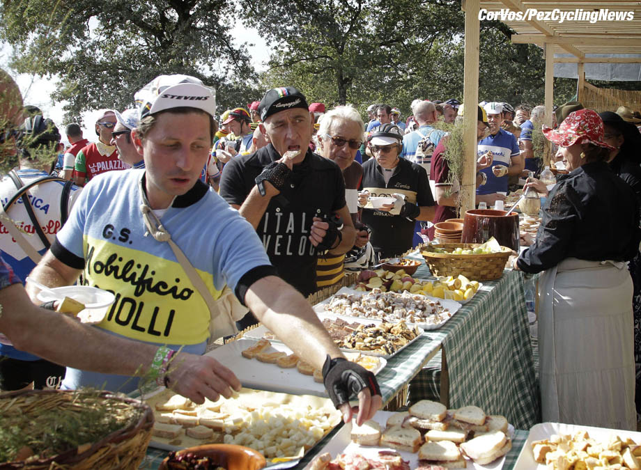 Pisa - Italia - wielrennen - cycling - radsport - cyclisme - illustration - illustratie food pictured during L’Eroica for biketourists - photo Cor Vos © 2014