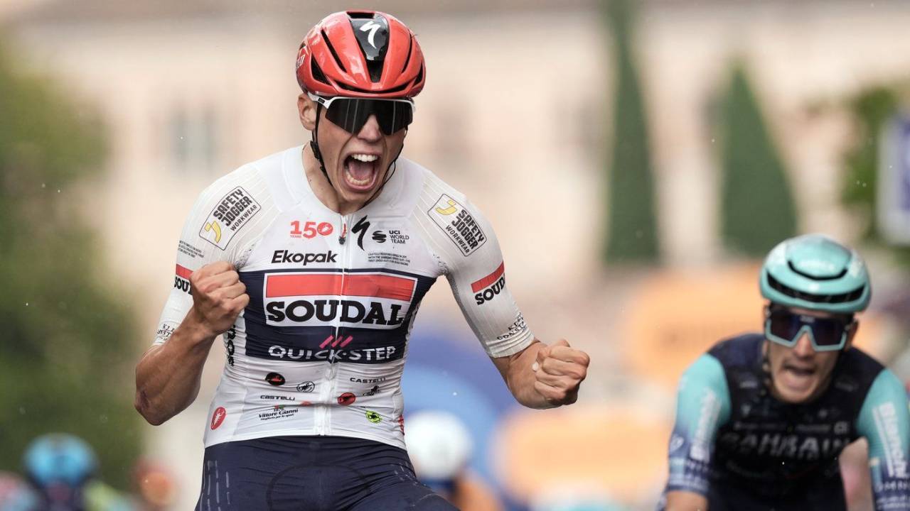 Magnier sprints to third stage win at Giro, Vinegegaard protects overall lead