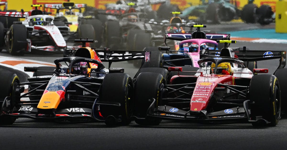 Max Verstappen (Red Bull RB22), Lewis Hamilton (Ferrari SF-26), 2026 F1