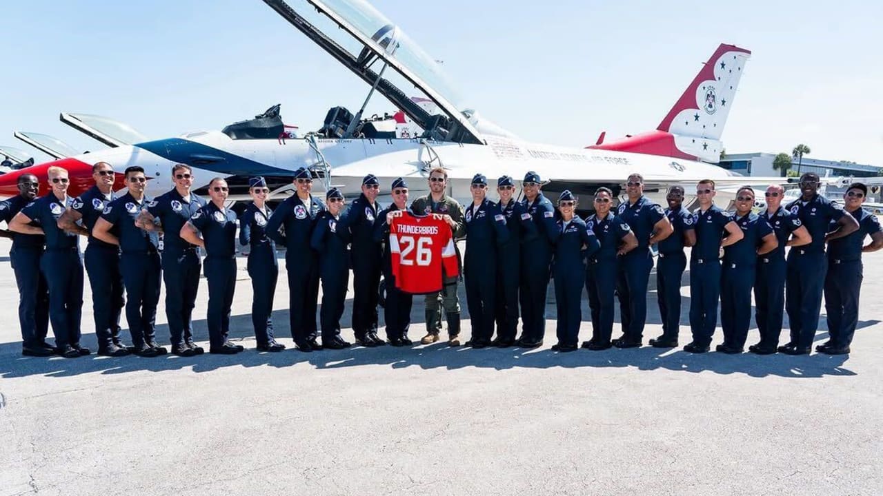Tkachuk soars with U.S. Air Force Thunderbirds in F-16