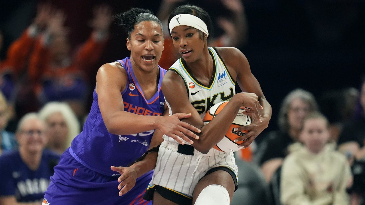 Nogic scores 27 points, Mercury blow big lead before topping Sky