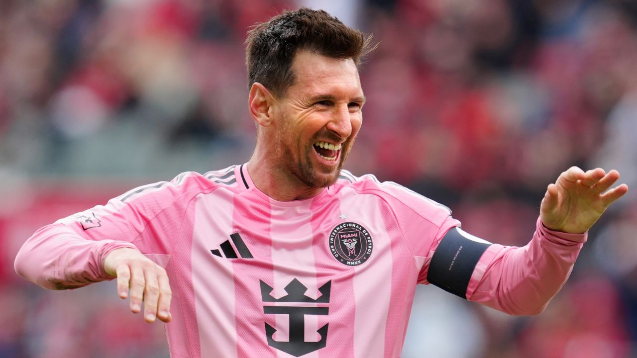 Inter Miami star Lionel Messi dazzles record crowd in win over Toronto FC