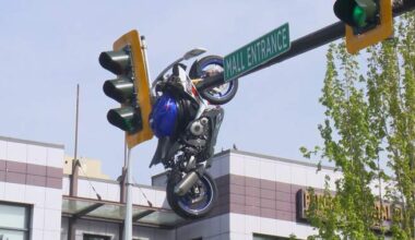 Collision leaves motorcycle hanging from traffic light in Delta, B.C.