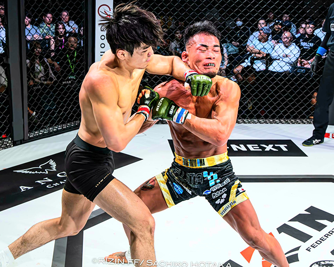 "Red Falcon" Ji Hyuk-min is in Incheon Metropolitan City in May 2025Iscity Ryjin is attacking Koji Takeda in 15 big league games in a featherweight showdown in the Korea MMA World Series. Photo = RIZINFF