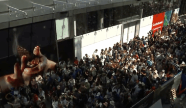 Hundreds attend opening of Oakridge Park Mall in Vancouver - BC