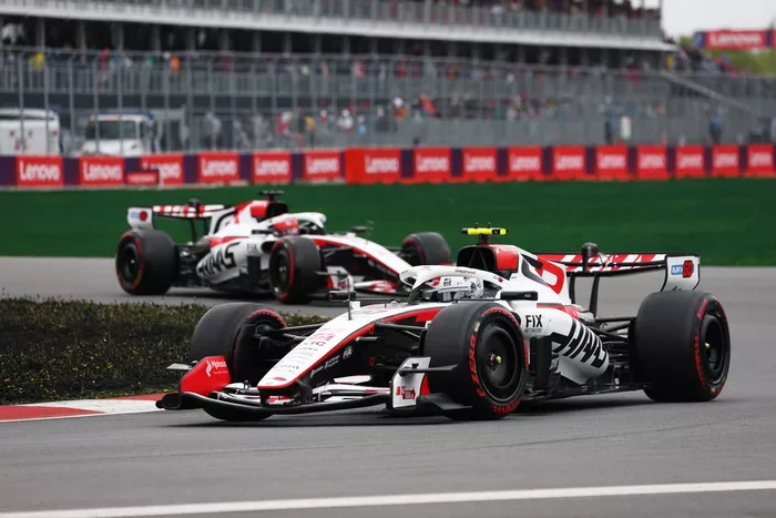 Oliver Bearman, Haas F1 Team, Esteban Ocon, Haas F1 Team