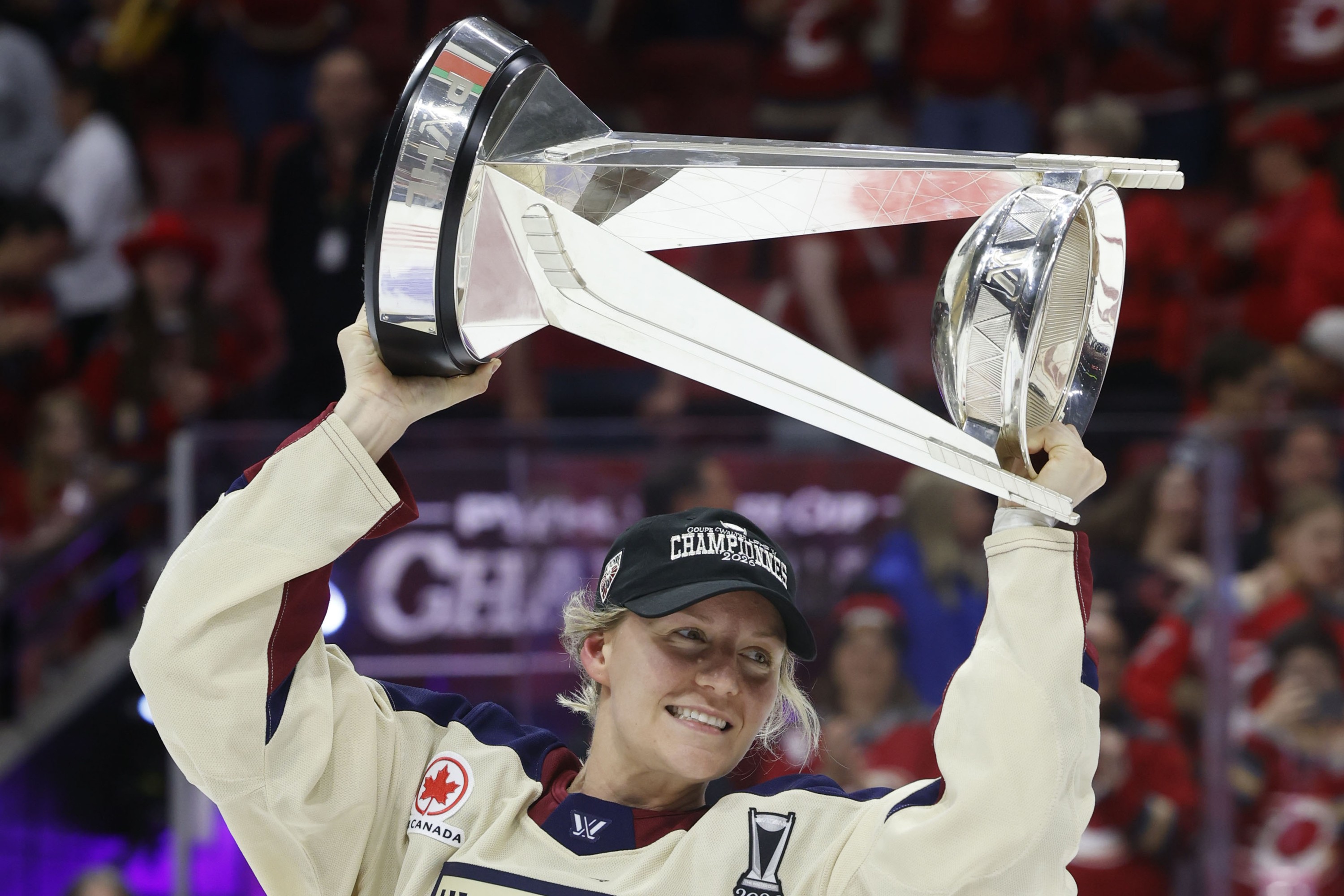 Kati Tabin hoists the Walter Cup.