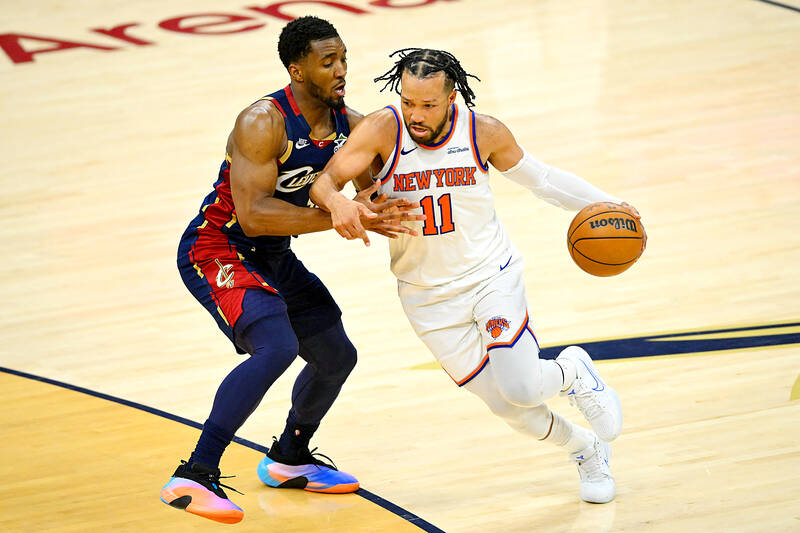 Knicks beat Cavaliers to reach brink of NBA Finals