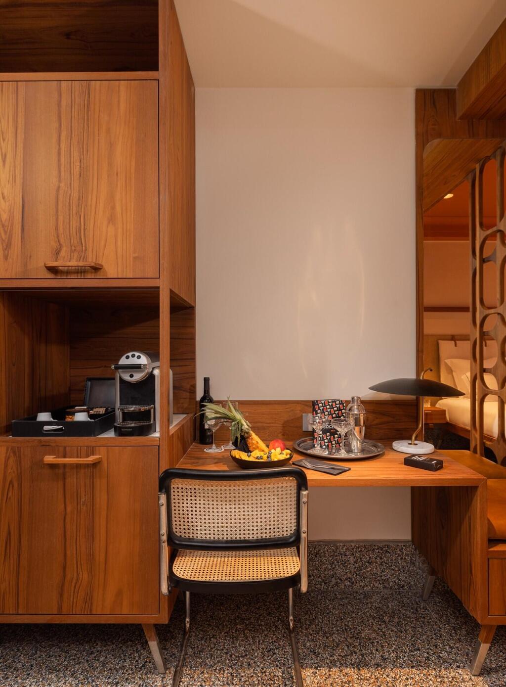 Secretary desk beside the bar and coffee station, all custom-made carpentry (Photo: Max Kovalsky) מלון 1935