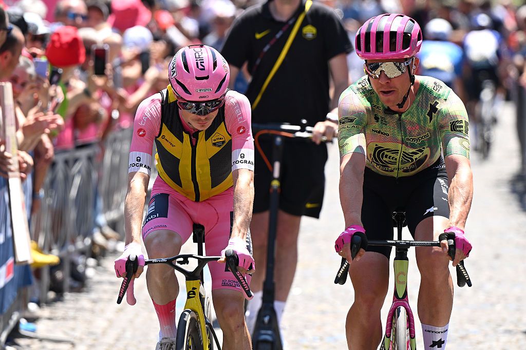 Jonas Vingegaard and Michael Valgren before stage 15 of the Giro d'Italia