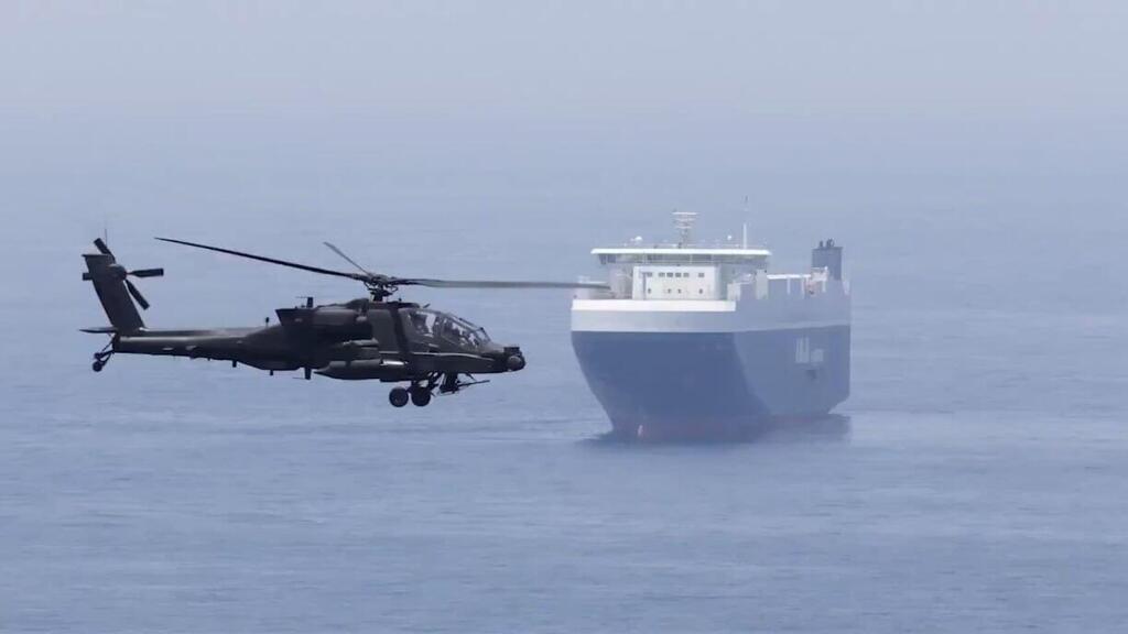 CENTCOM commander flies over Hormuz. Will "Project Freedom" be renewed? (Photo: From the X page of U.S. Central Command) תיעוד: אדמירל בראד קופר מפקד פיקוד מרכז בצבא ארה"ב טס מעל מצרי הורמוז במסוק אפאצ'י