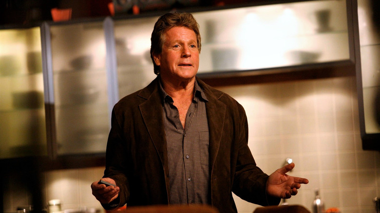 Ryan O'Neal as Max Keenan holds his hands out in Bones