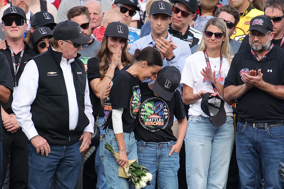 The family of Kyle Busch attending Coke 600, honored in heart-wrenching moment