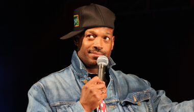 (L-R) Shawn and Marlon Wayans.