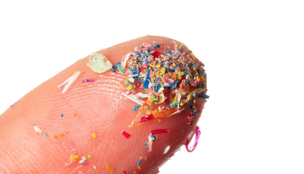 Colourful airborne microplastics contributing to global warming