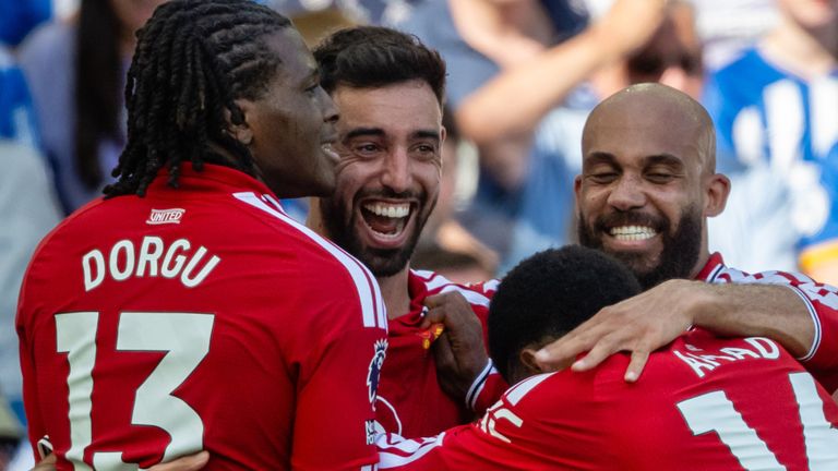 Manchester United players celebrate after going 1-0 up