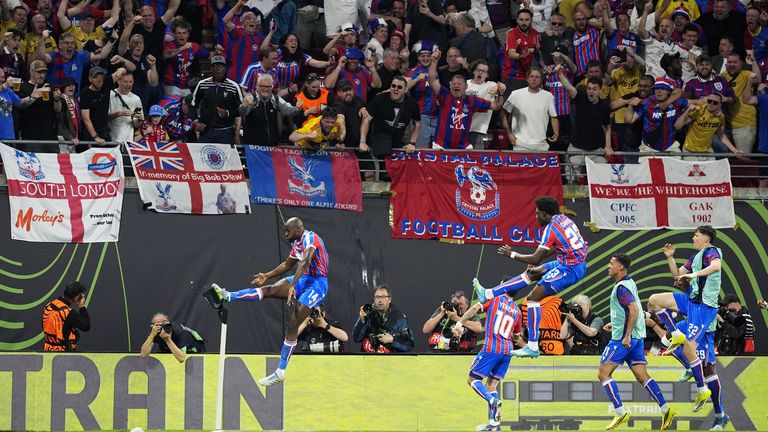 Crystal Palace players celebrate Jean-Philippe Mateta's goal against Rayo Vallecano