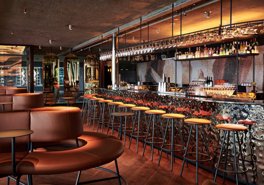 Wavy metal bar