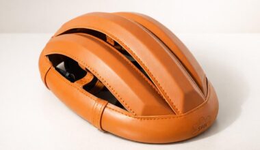spin foldable helmet combines vintage cycling style with segmented geometry