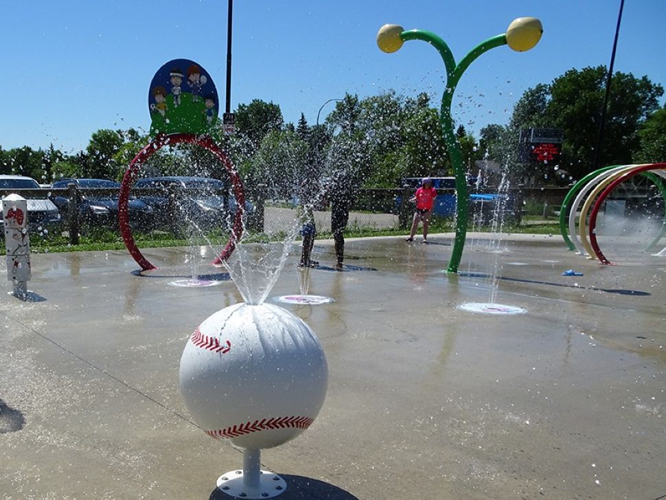 Summer splash season begins as Winnipeg spray pads open for 2026