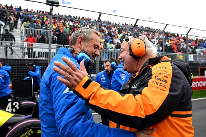 Steve Nielsen, Managing Director, Alpine F1 Team, Rob Marshall, Chief Designer, McLaren, on the grid.