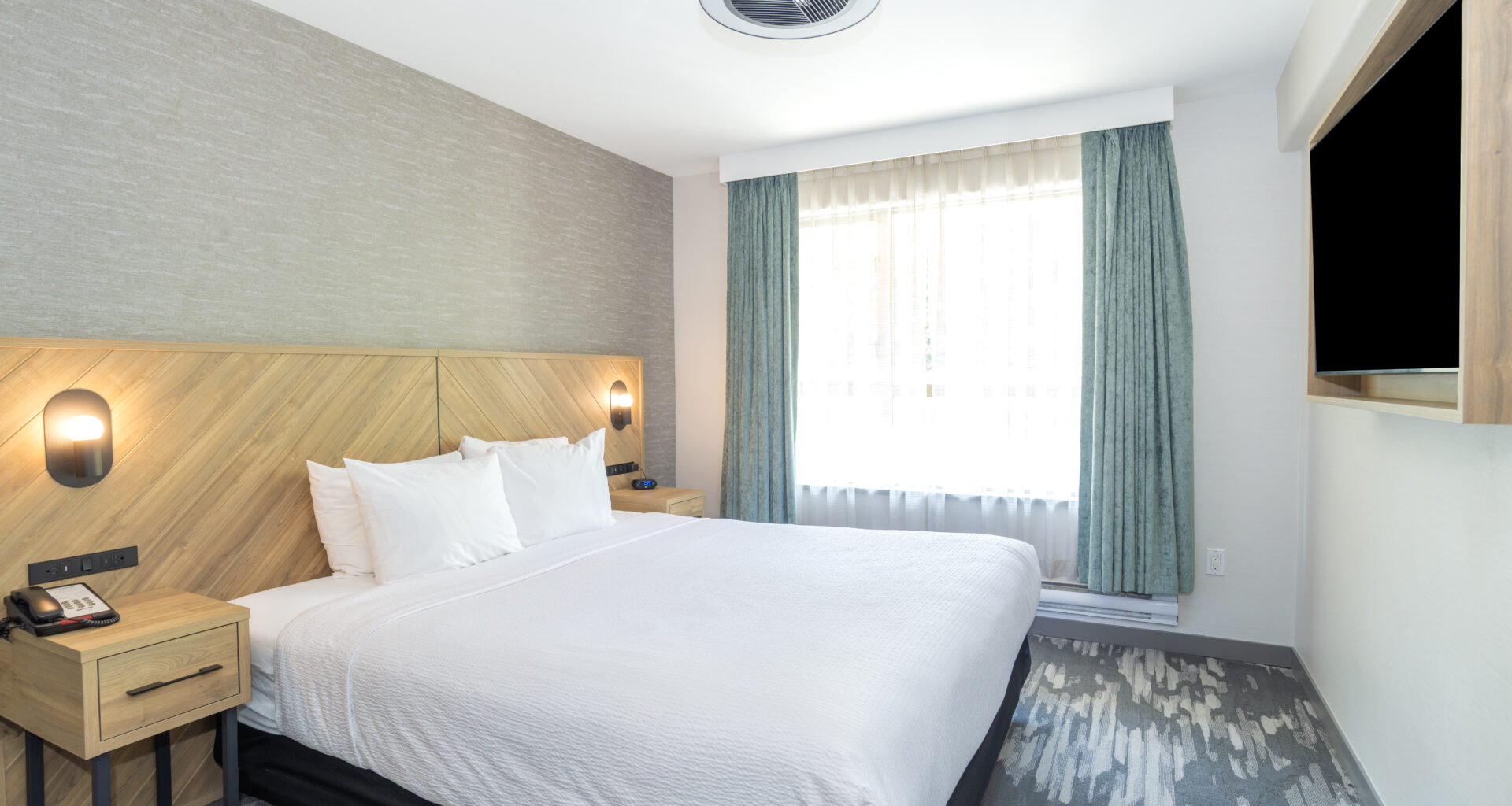Sandman Signature Surrey-Guildford Suites room