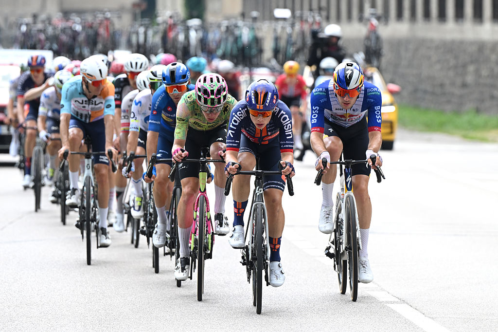 ANDALO , ITALY - MAY 27: (L-R) Jardi Christiaan van der Lee of Netherlands and Team EF Education - EasyPost, Frank van den Broek of Netherlands and Team Picnic PostNL and Mick van Dijke of Netherlands and Team Red Bull - BORA - hansgrohe compete in the chase group during the 109th Giro d&amp;apos;Italia 2026, Stage 17 a 202km stage from Cassano d&amp;apos;Adda to Andalo 1012m / #UCIWT / on May 27, 2026 in Andalo Valtellino, Italy. (Photo by Dario Belingheri/Getty Images)