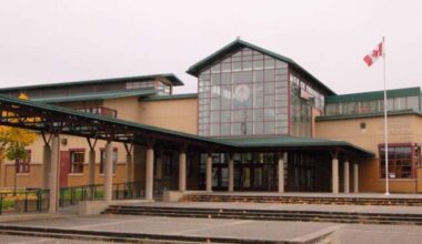 Surrey School District superintendent made more than half a million dollars last year - BC