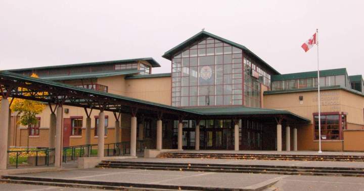Surrey School District superintendent made more than half a million dollars last year - BC